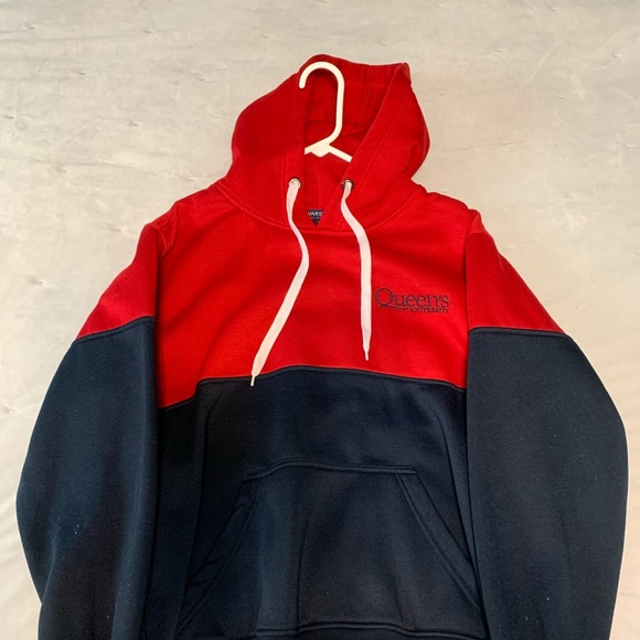 Queen’s Sweater - Picture 1 of 1